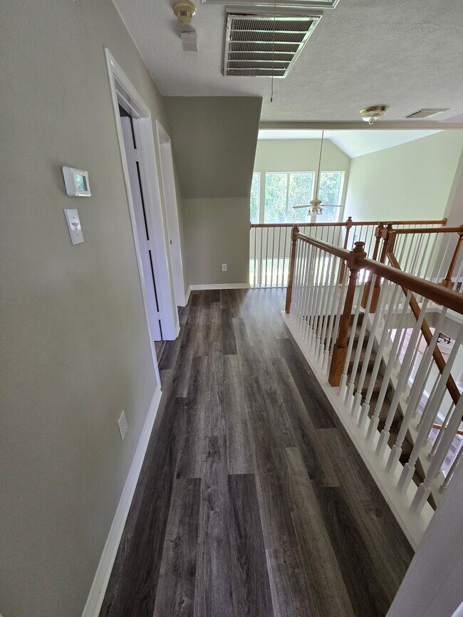 Building Photo - 2126 Blue Water Bay Dr