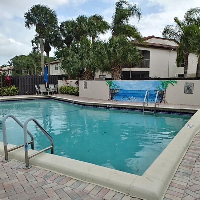 Building Photo - 8045 Eastlake Dr