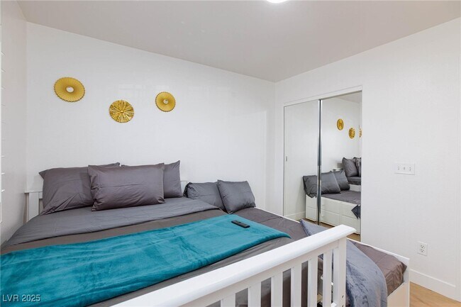 Building Photo - 9762 Silver Dusk Ct