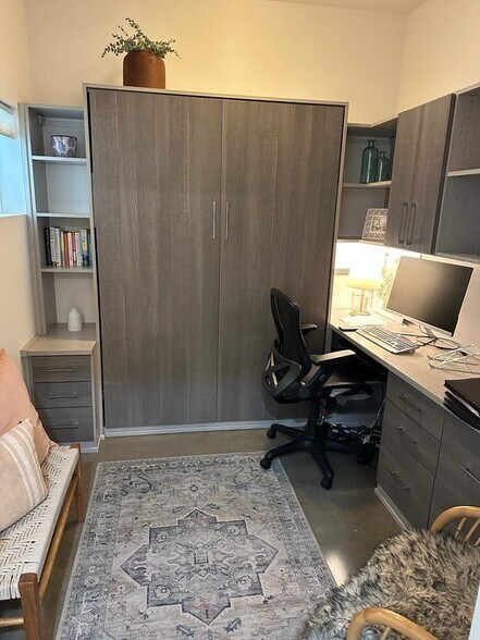 Building Photo - 5705 Bryan Pky