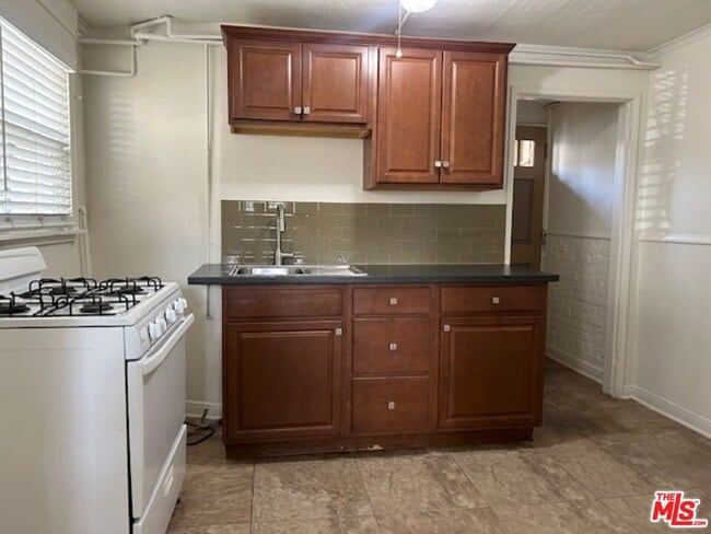 Building Photo - 237 Marine St