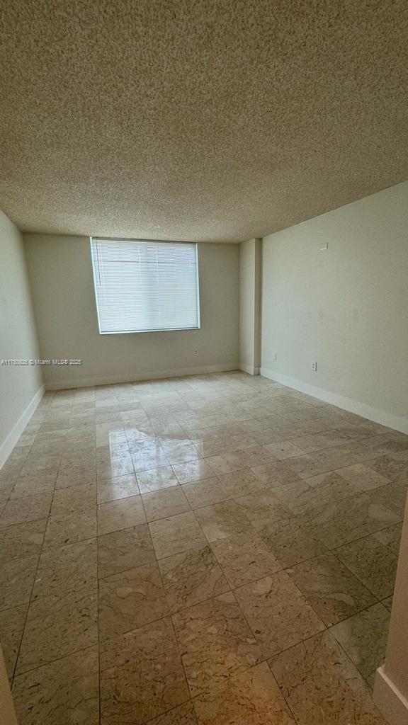 Building Photo - 2 bedroom in Hollywood FL 33021