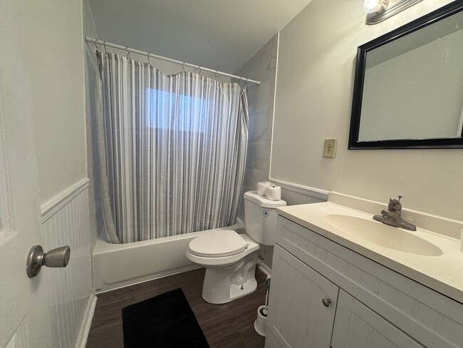 Building Photo - Island Charm on the North End – 5 Minutes to the Beach & Historic Downtown!