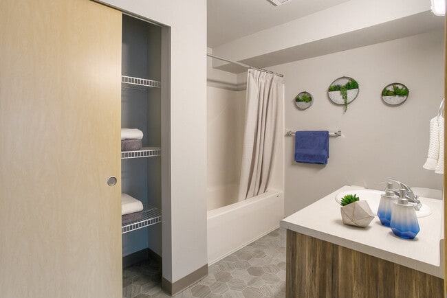 Waterview Crossing Apartments Des Moines, WA Apartment