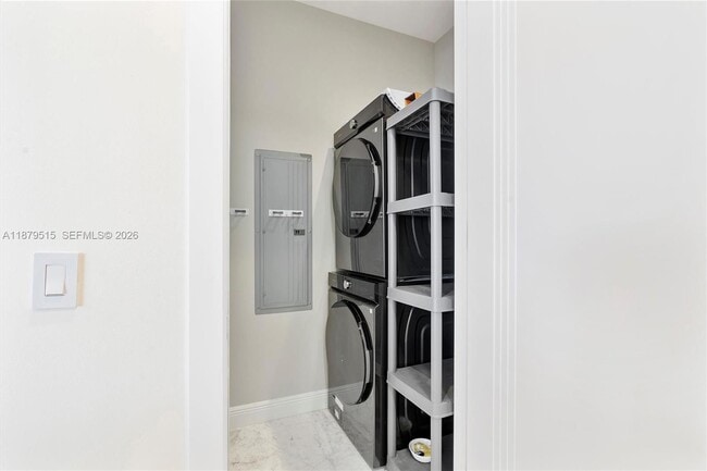 Building Photo - 16001 Collins Ave