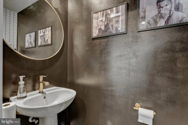 Building Photo - 11716 Emily Dickinson Pl