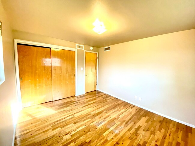 Building Photo - 3 Bedroom, 2 Bathroom Single Level Home ne...