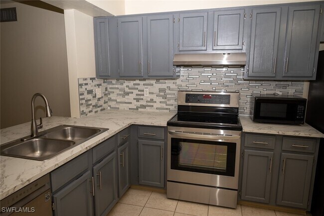 Building Photo - 1801 Courtyard Way