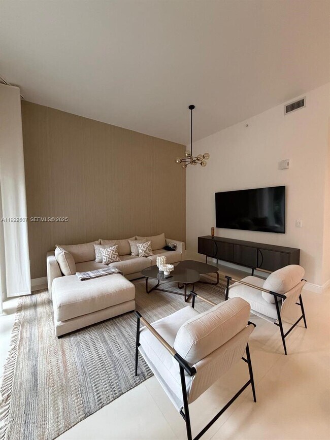 Building Photo - 19900 E Country Club Dr