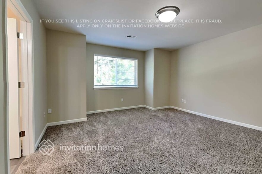 Building Photo - 7629 Columbia Way NE