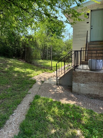 Building Photo - 530 N Royal Ave