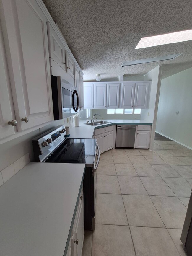 Building Photo - 2113 Sawgrass Ln