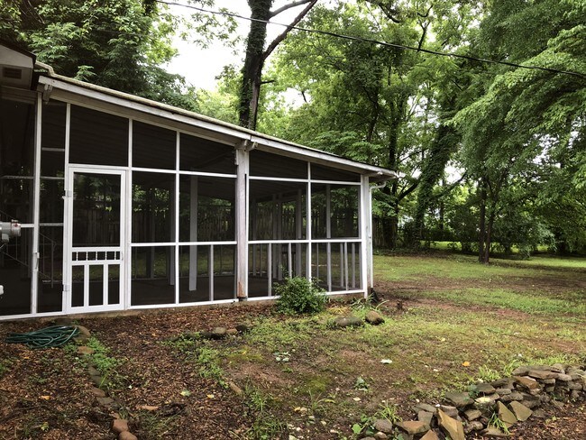 Building Photo - 7313 Valley Ln