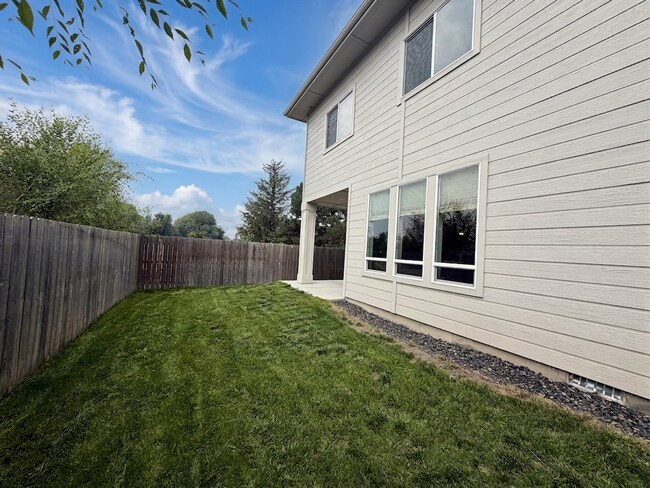 Building Photo - Stunning 3-bedroom + tech room, 2.5-bath home in NW Boise!