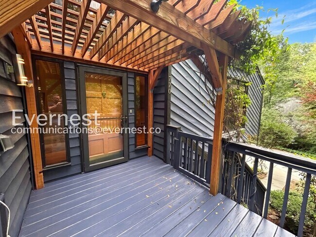 Building Photo - Beautiful 4 Bed/3 Bath Home with 3 Car Garage / Available Now!