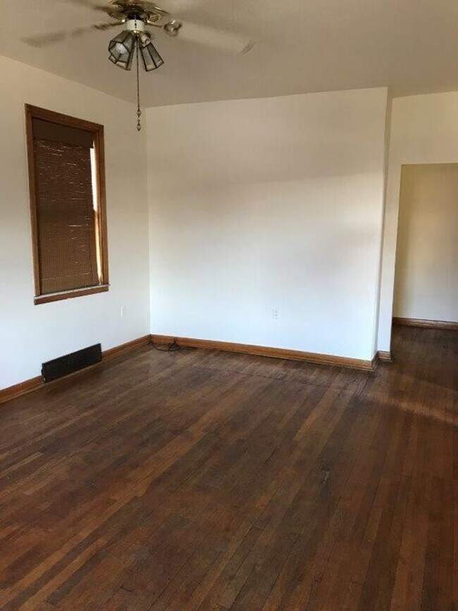 Building Photo - 2709 Pyramid Ave