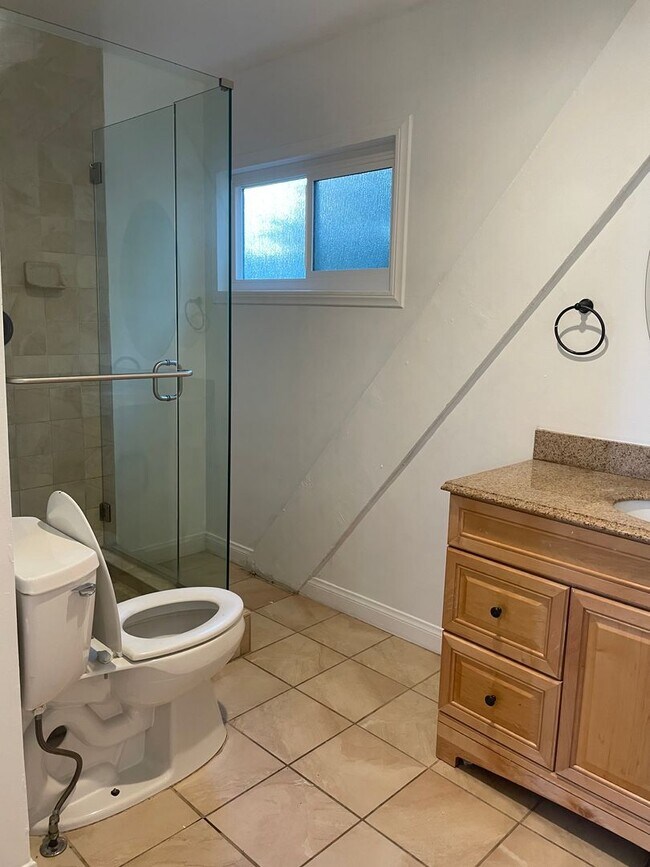 Building Photo - Minutes from Lake Arrowhead!