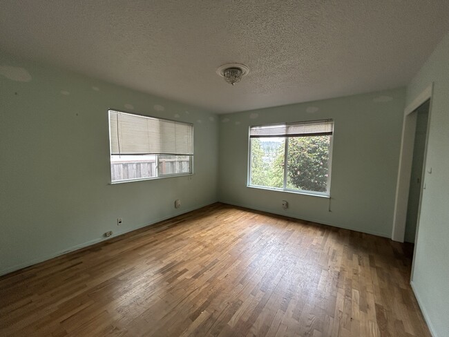 Building Photo - 201 Shoreview Dr