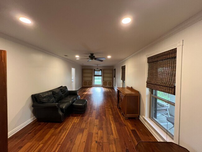 Building Photo - Beautiful Home on Esplanade across from Go...