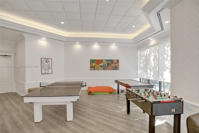 Building Photo - 2000 Island Blvd