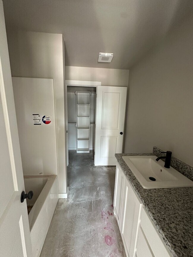 Building Photo - Modern Living Starts Here — Pre-Leasing at Hampton Hills!