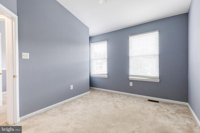 Building Photo - 3bd 2.5bth home nestled in the sought-afte...