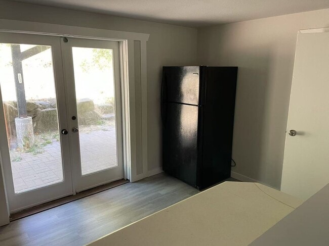 Building Photo - Nice 3-bed, 1 -bath single family house in...