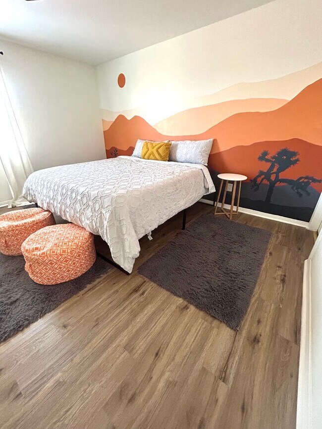 Building Photo - Furnished 3 Bedroom 2 Bathroom Home