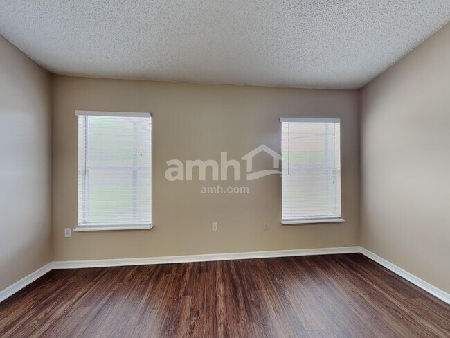 Building Photo - 10355 Little Econ St