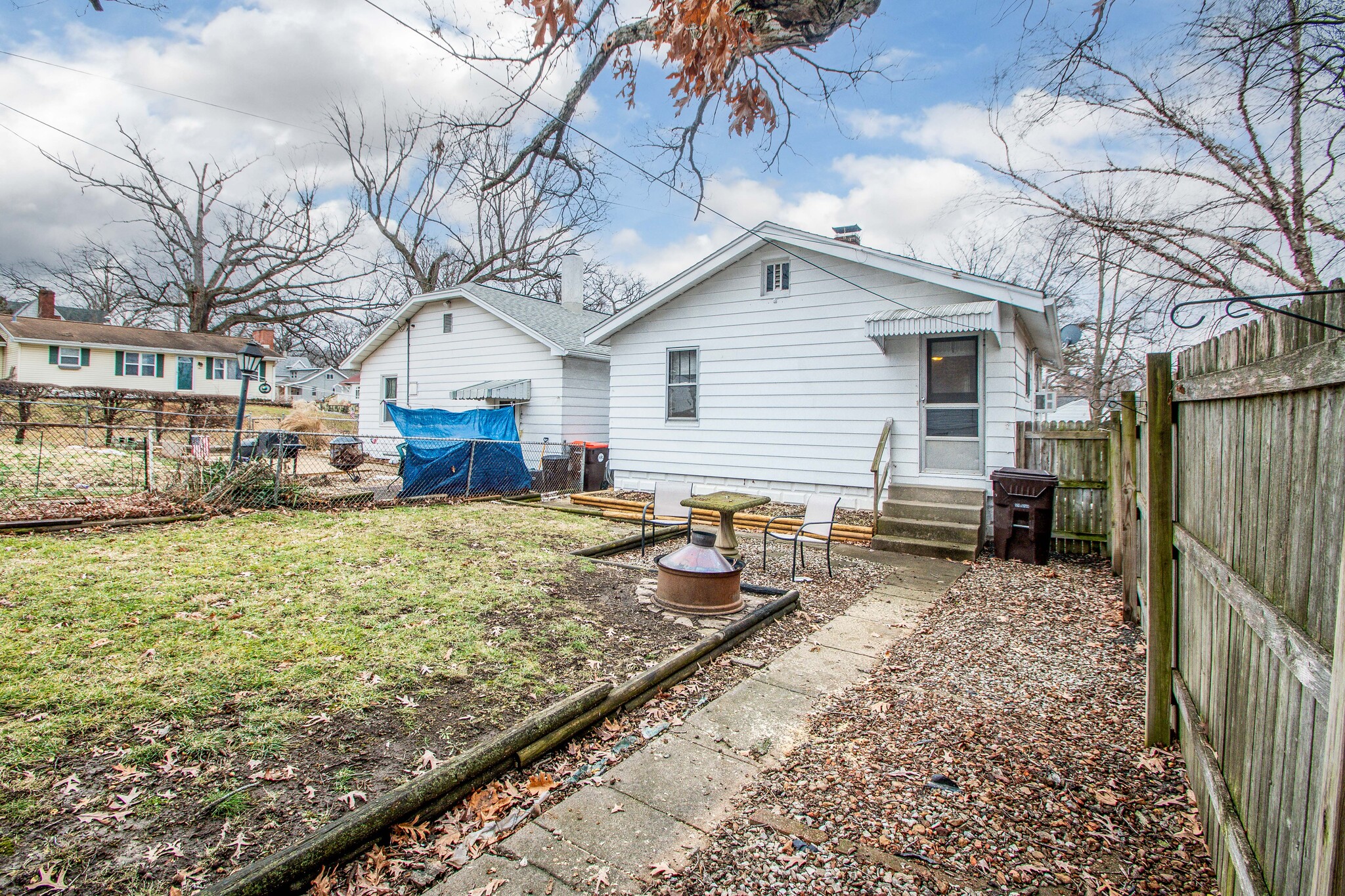 Building Photo - 1127 E Corrington Ave