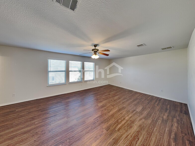 Building Photo - 6202 Roseborough Dr