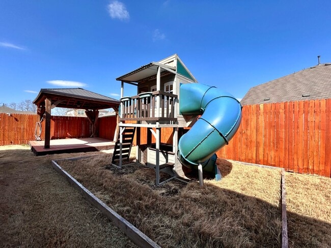 Building Photo - 208 Otter Rd