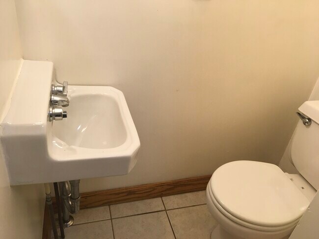 Building Photo - 620 Mulberry St