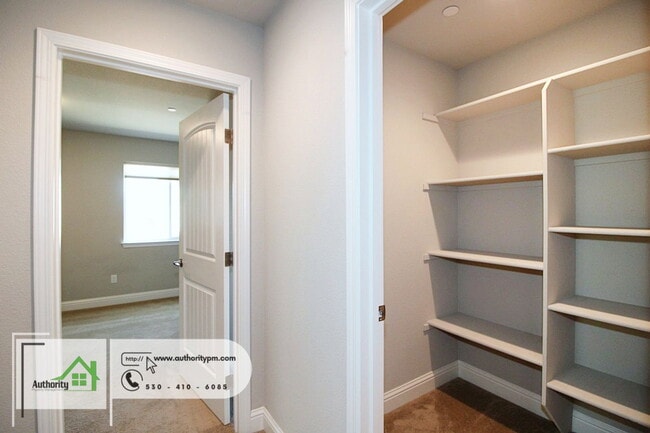Building Photo - 867 Congaree Ln