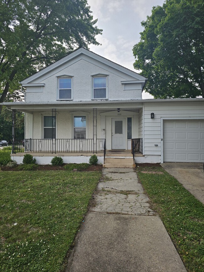 Primary Photo - 223 W Lincoln Ave