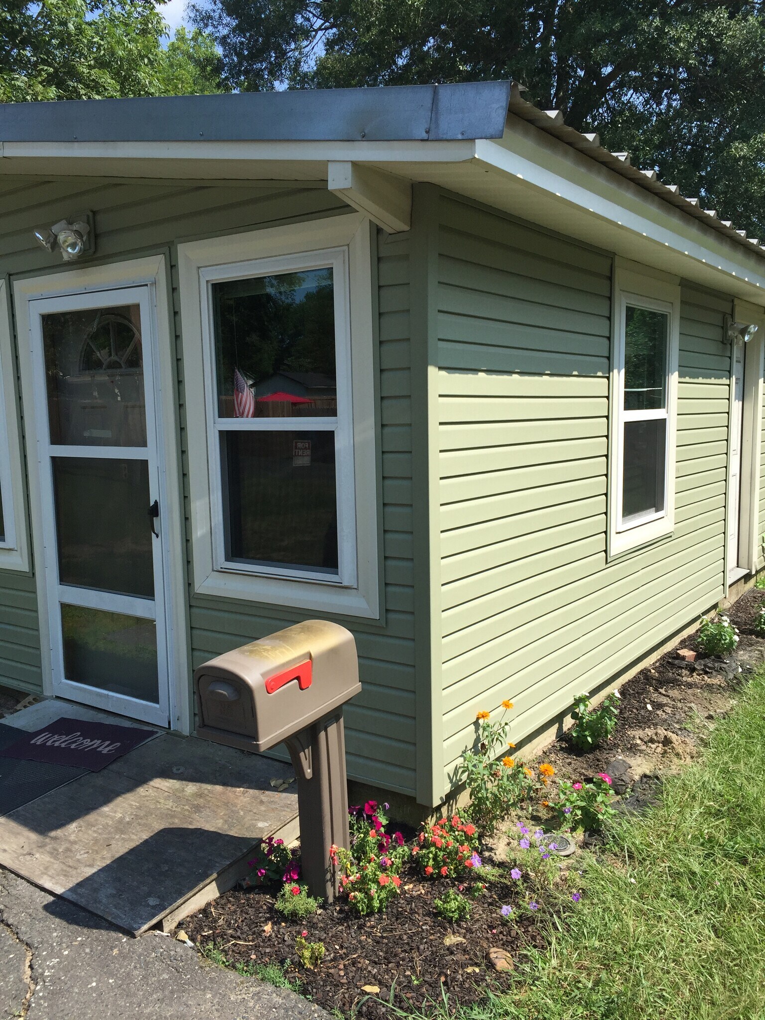 Building Photo - 307 Sunset Dr