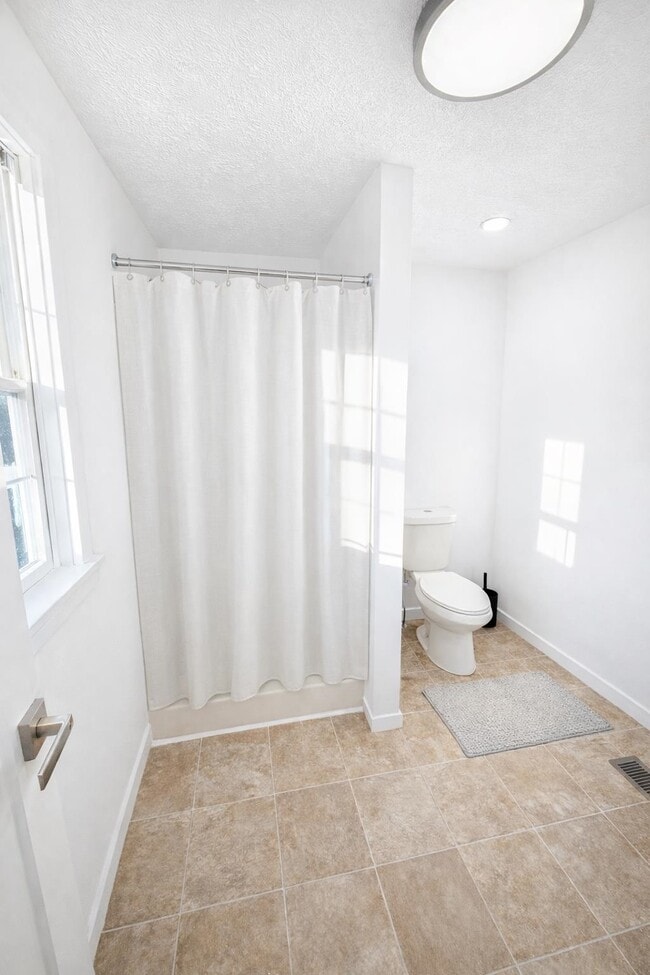 Building Photo - 87 Merseles St