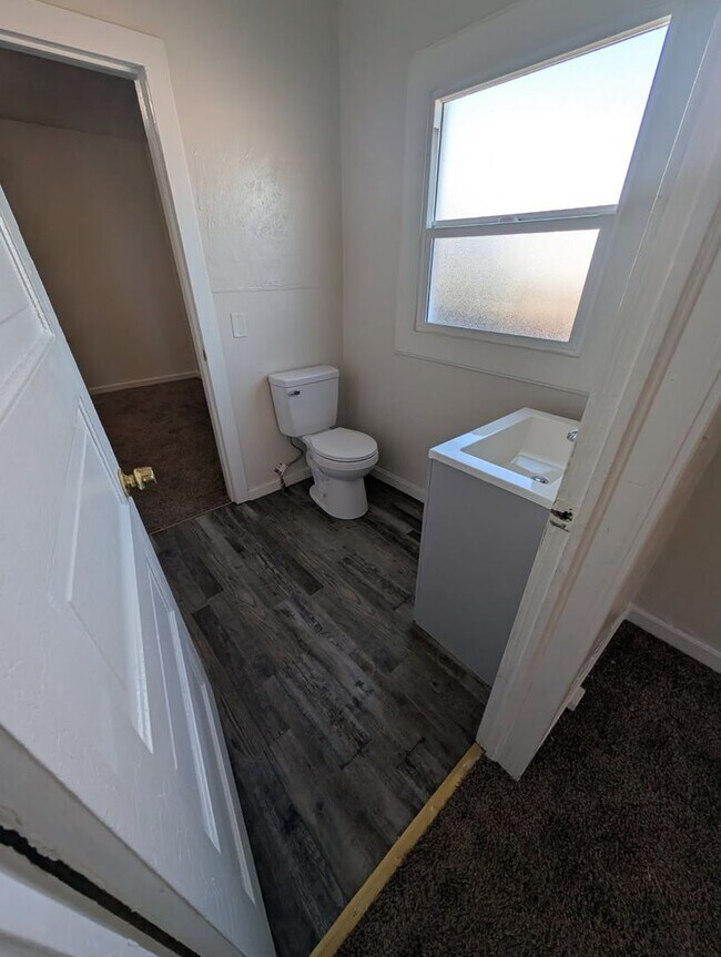 Building Photo - Cute house!