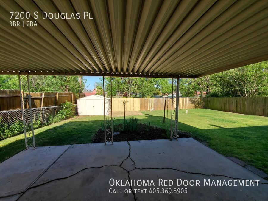 Building Photo - 7200 S Douglas Pl