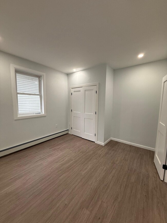 Building Photo - 407 Elm St