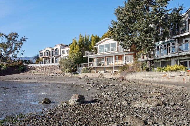 Building Photo - 386 Greenwood Beach Rd