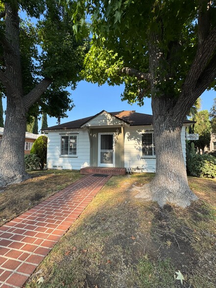 Primary Photo - 5052 Colfax Ave