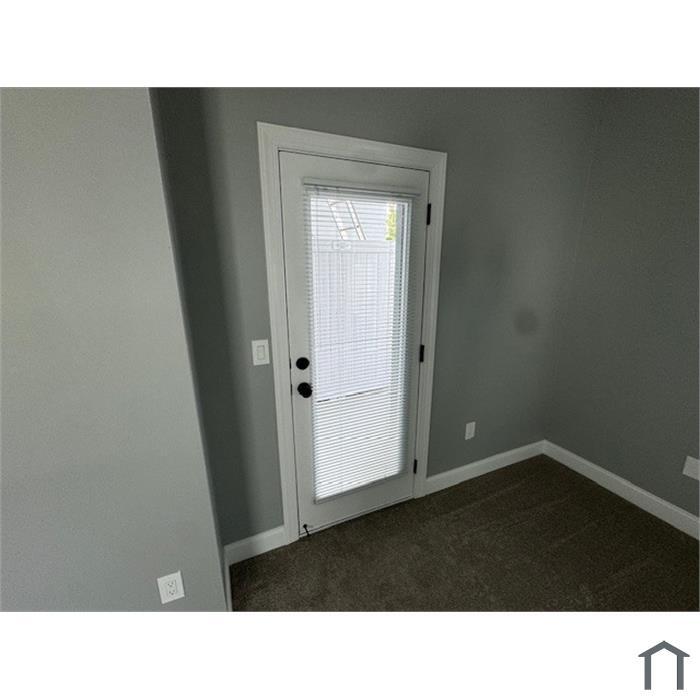 Building Photo - 260 John St