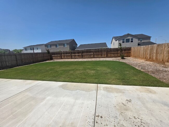 Building Photo - Brand New Home