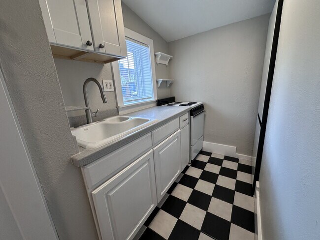 Building Photo - September’s Rent Free!! Charming One-Bedro...