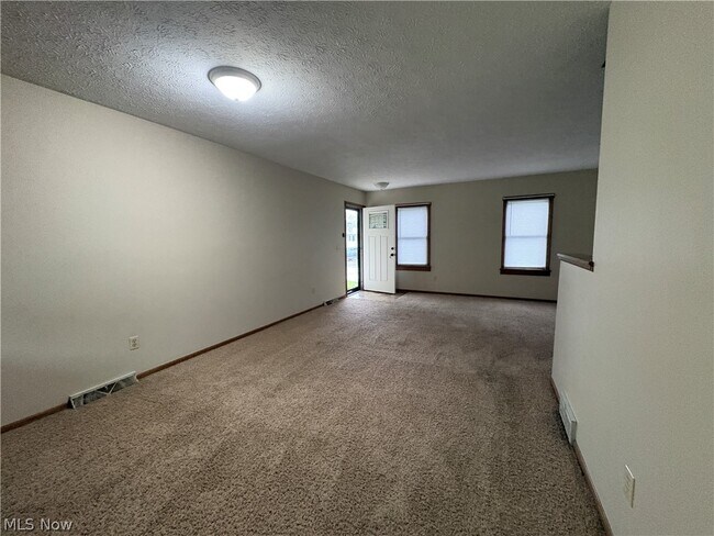 Building Photo - 1667 Ann Cir NE