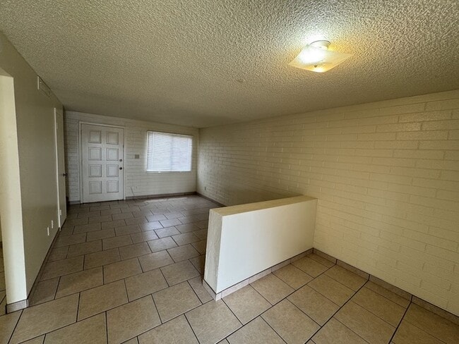 Building Photo - Holiday Gardens 2br Townhome