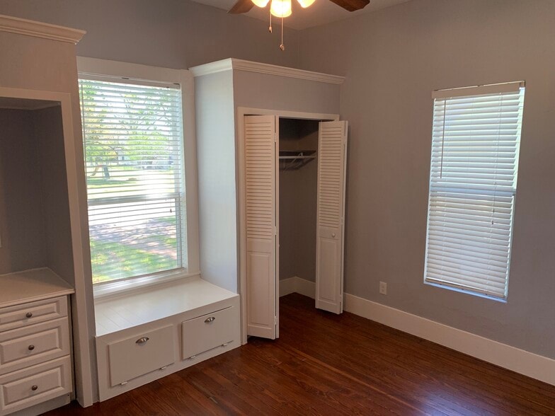 Building Photo - 519 E Evergreen St