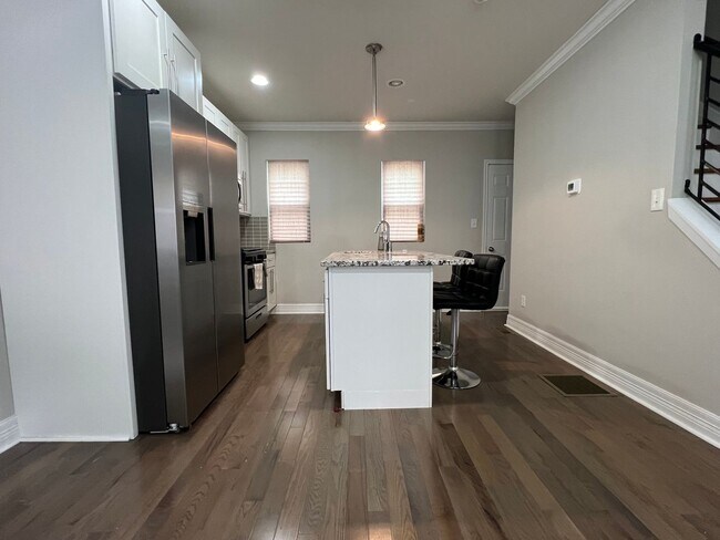 Building Photo - Stunning 3-Bedroom Townhome in Francisville! Available NOW!