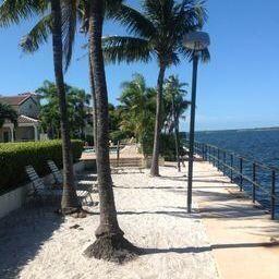 Building Photo - 1105 Lake Shore Dr